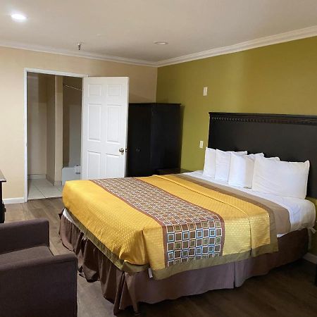 Travelodge By Wyndham Chatsworth Лос-Анджелес Экстерьер фото